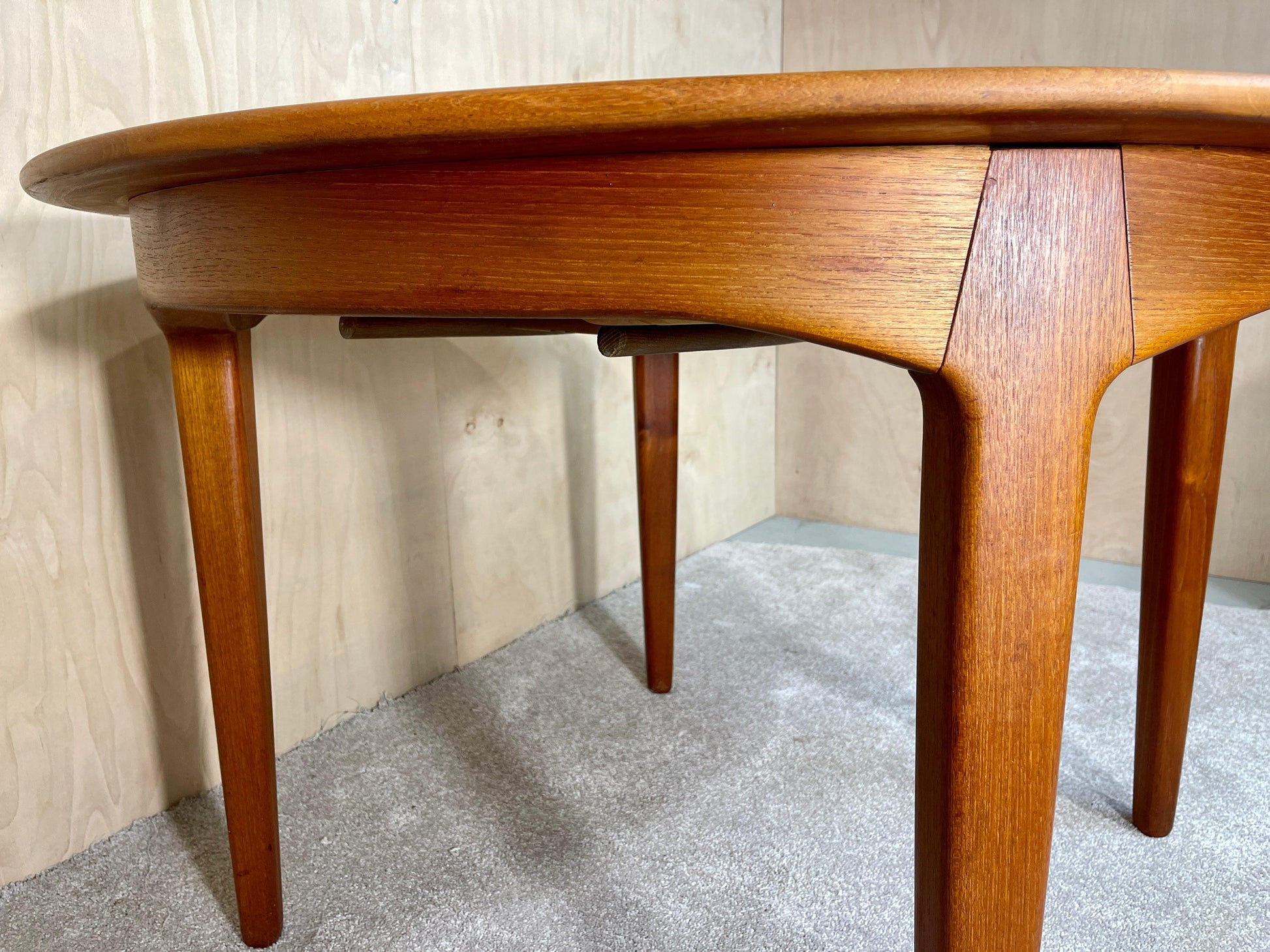 Mid-century teak Dining Table "Model 62" by Henning Kjaernulf for Sorø Stolefabrik - 1958 - Supramobili