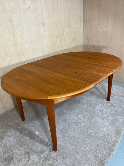 Mid-century teak Dining Table "Model 62" by Henning Kjaernulf for Sorø Stolefabrik - 1958 - Supramobili